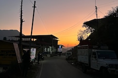 Sip With Bite Cafe & Stay, Chopta