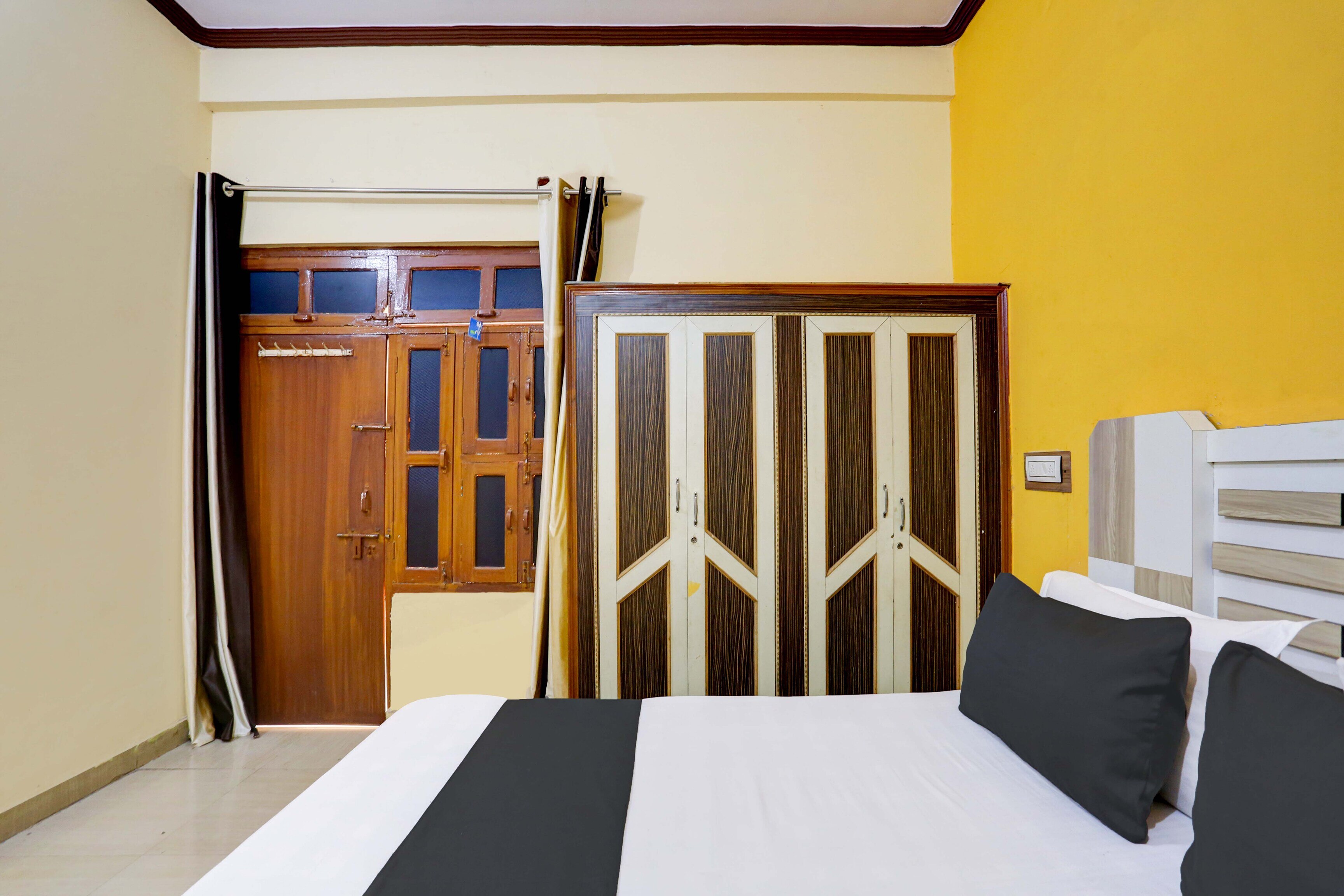 Hotel O Suraj Villa - Tap to explore photos