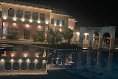 Ratangarhi by Richa, Orchha