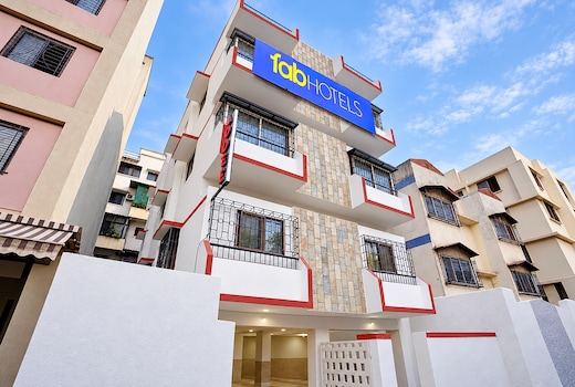 FabHotel Parinda Lodging