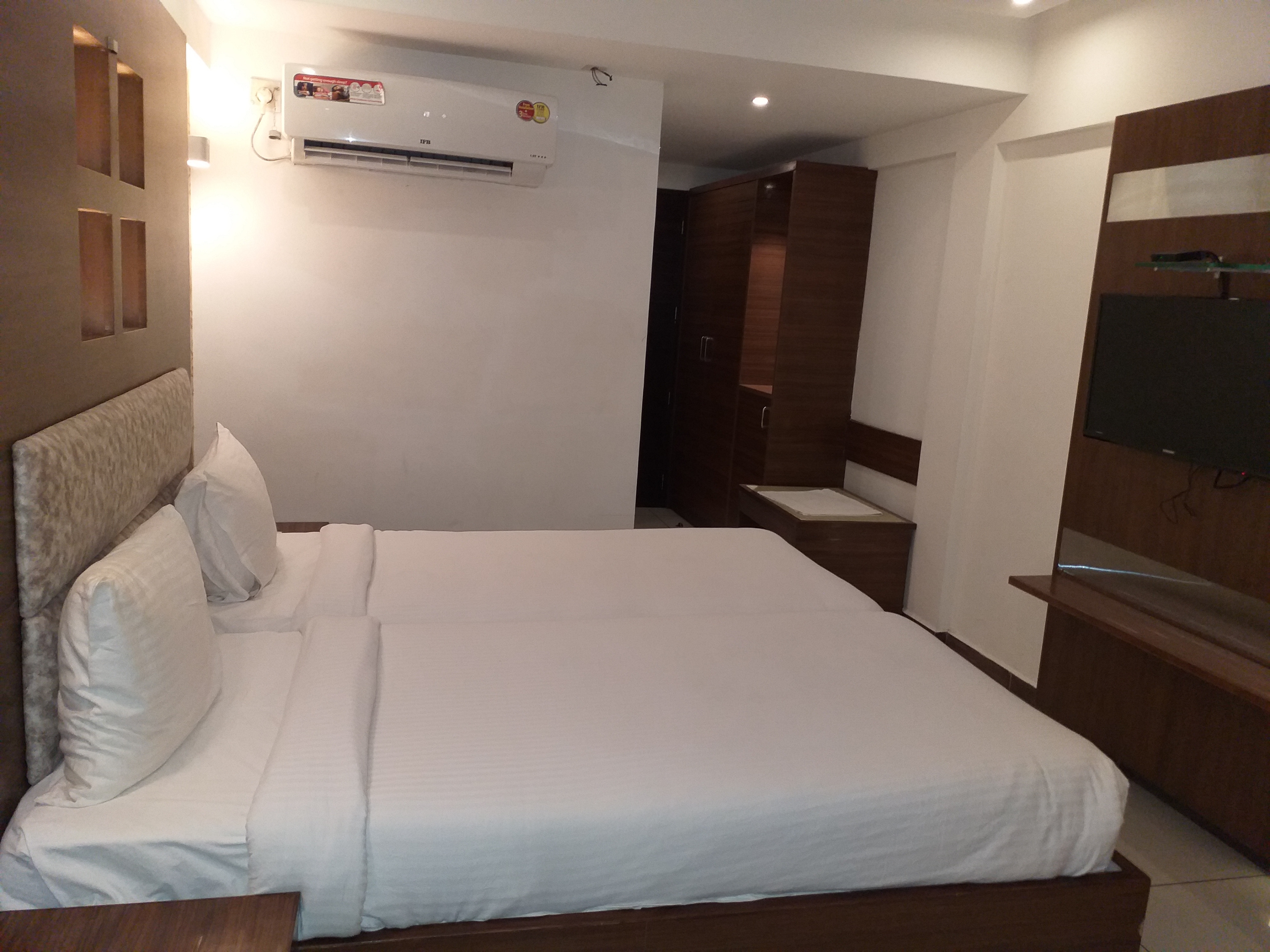 KLASE HOTELS, GUINDY - Tap to explore photos