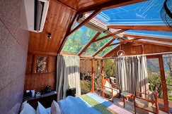 Glass Cabins and Cafe by Urban Monk, Manali