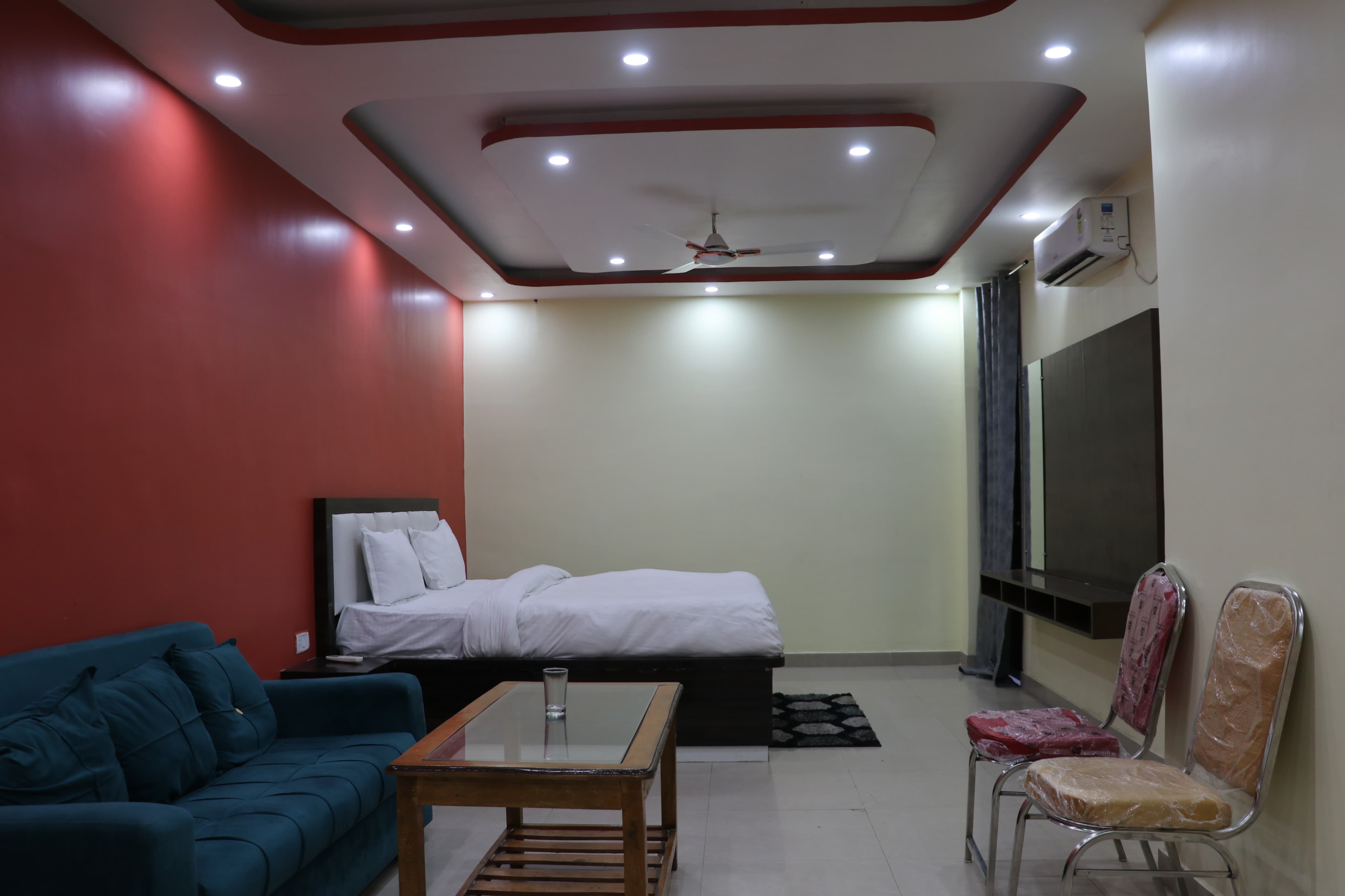 HOTEL PARAS INN - Tap to explore photos