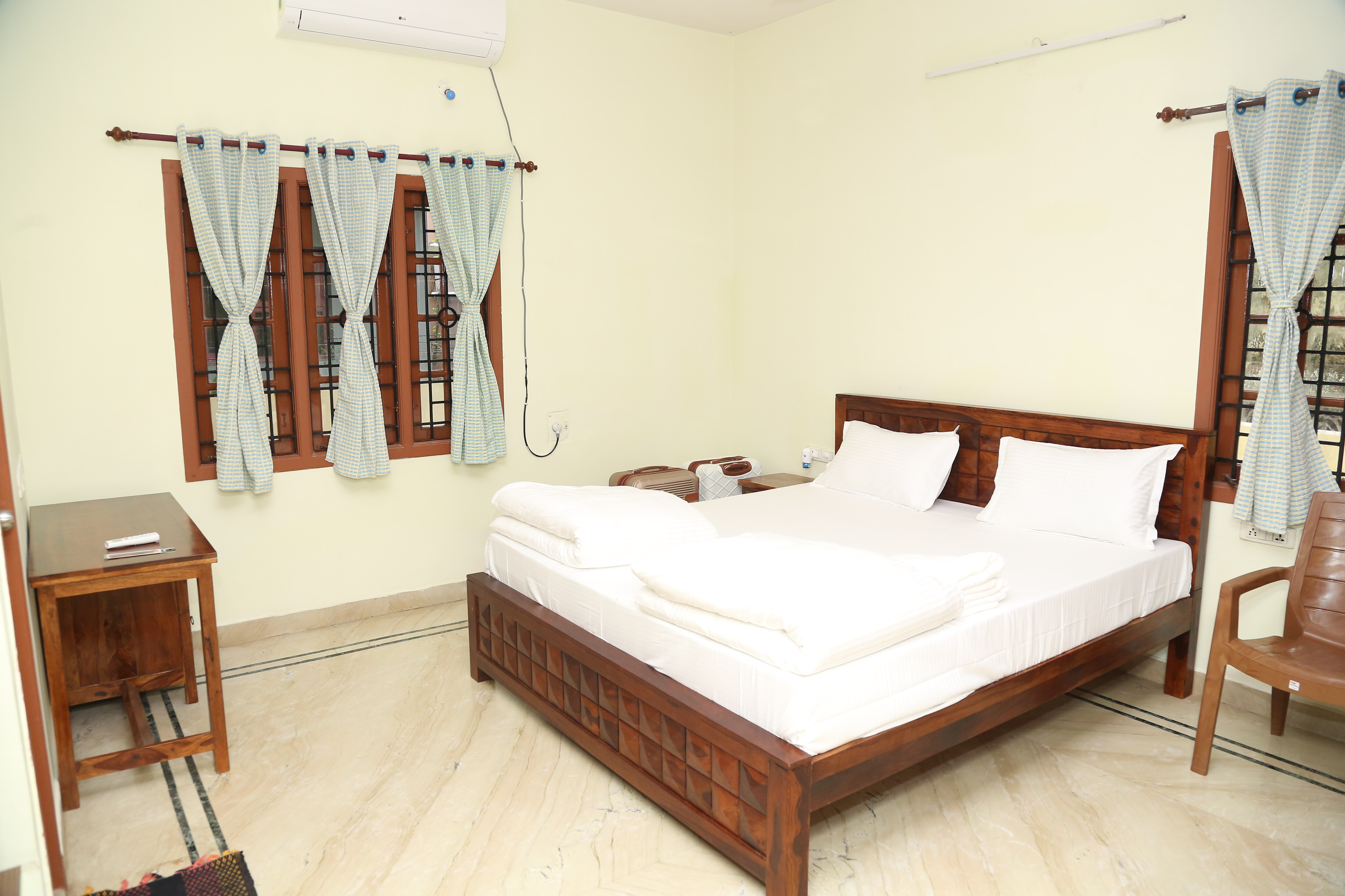 Lovely 3BHK Bungalow Apartment - Tap to explore photos
