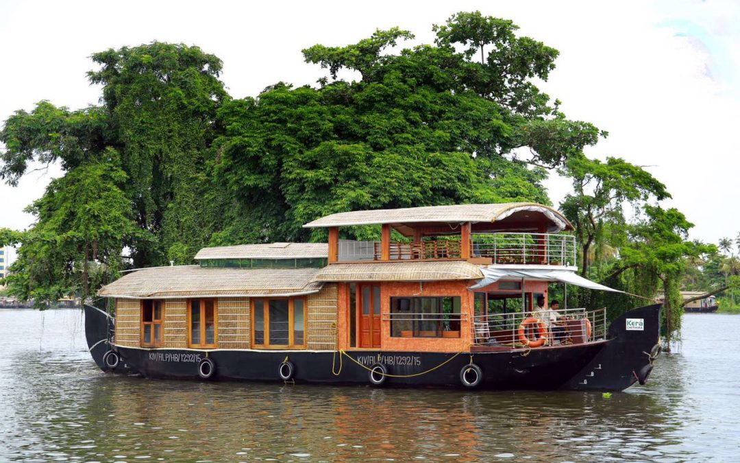 ECO TRAILS-Premium Catagory Houseboat - Tap to explore photos