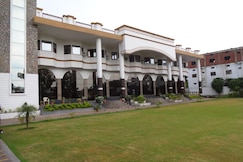 Shimla Resort Lucknow, Lucknow