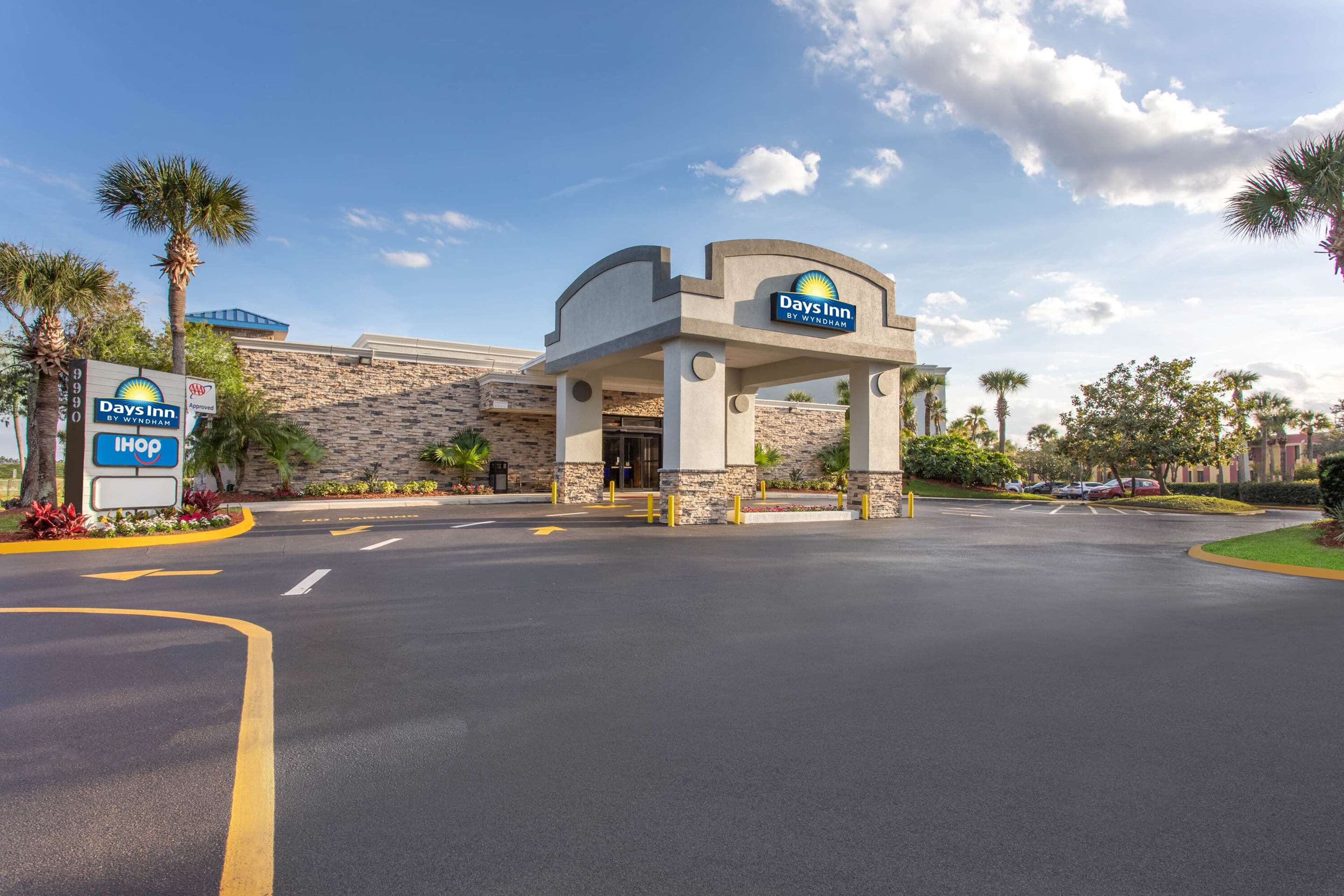 Days Inn by Wyndham Orlando Conv. Center/International Dr - Tap to explore photos