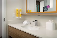 Tru by Hilton Miami West Brickell, Nassau