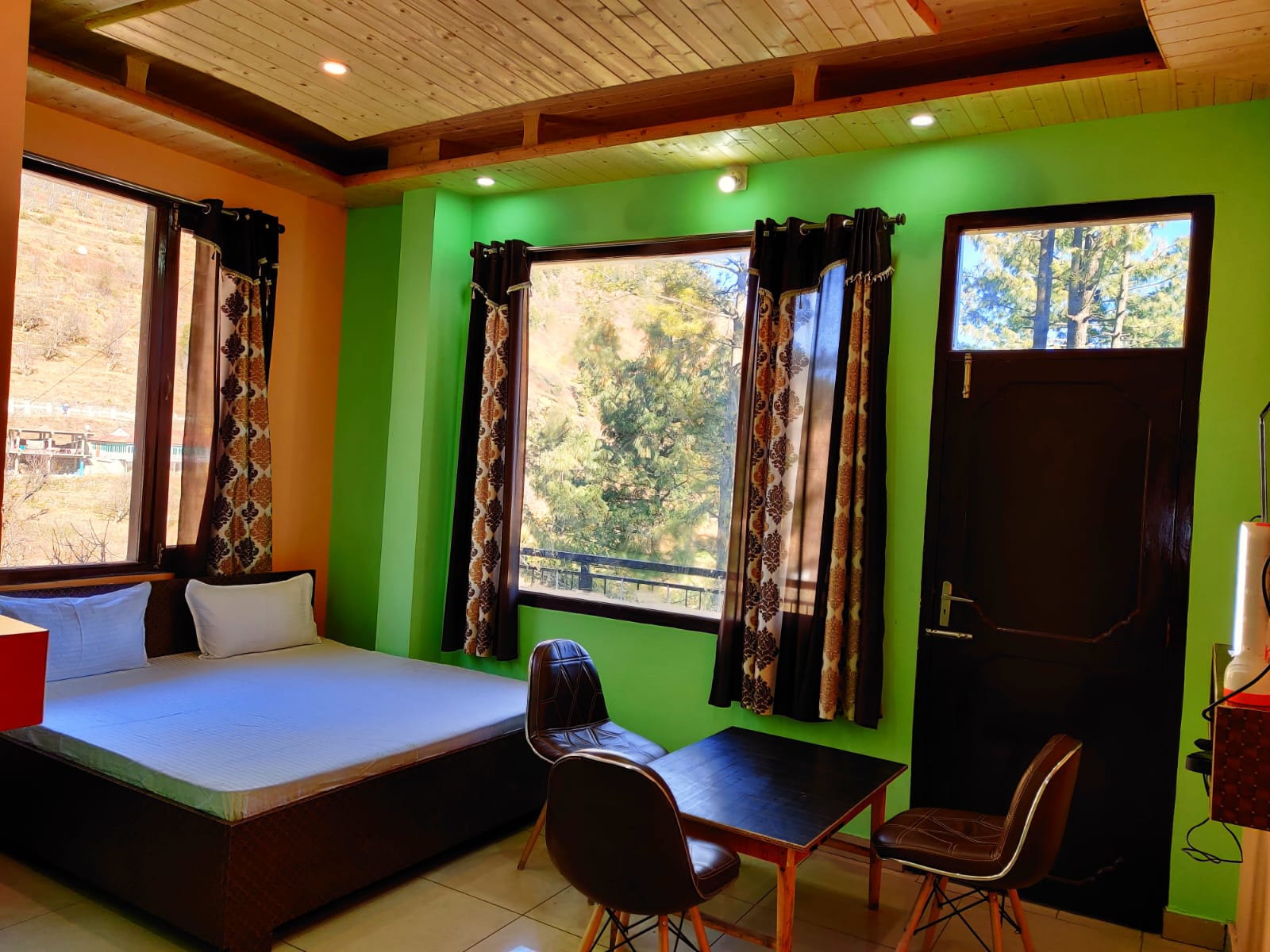 Manas Homestay - Tap to explore photos