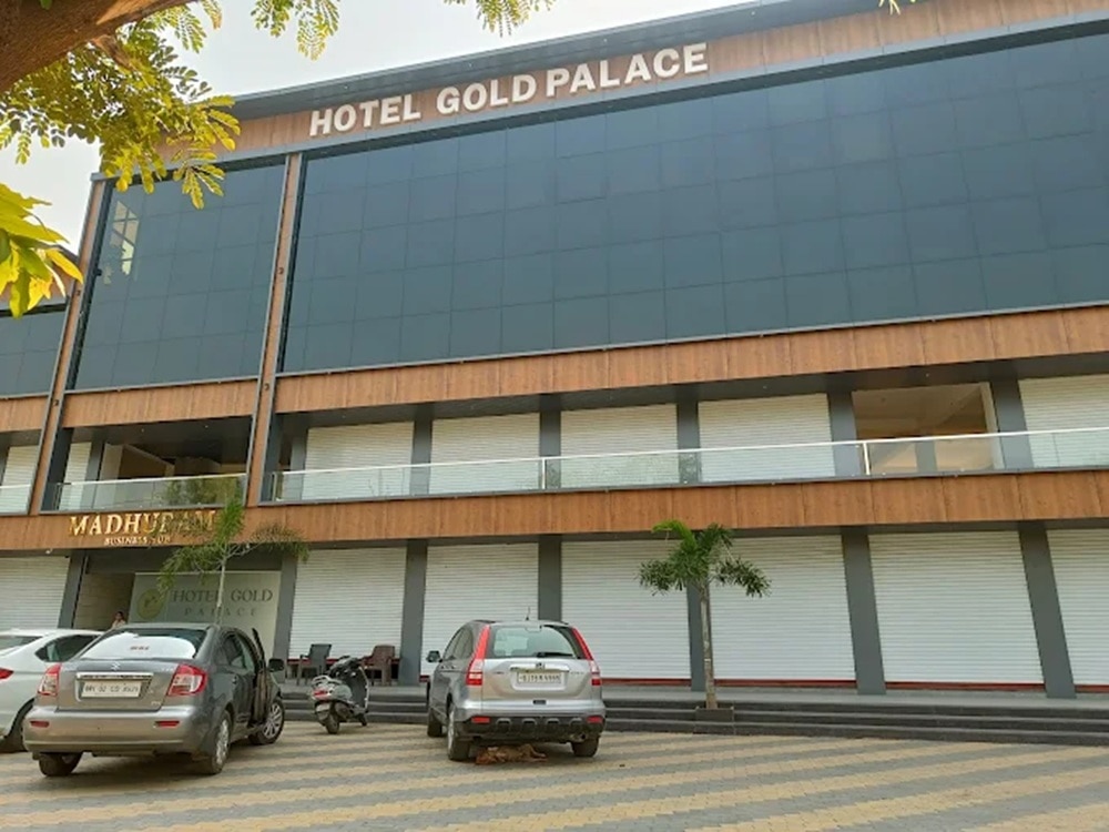 Hotel Gold Palace - Tap to explore photos
