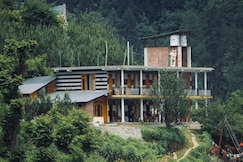 Yellowjackets Hostel Tosh, Tosh