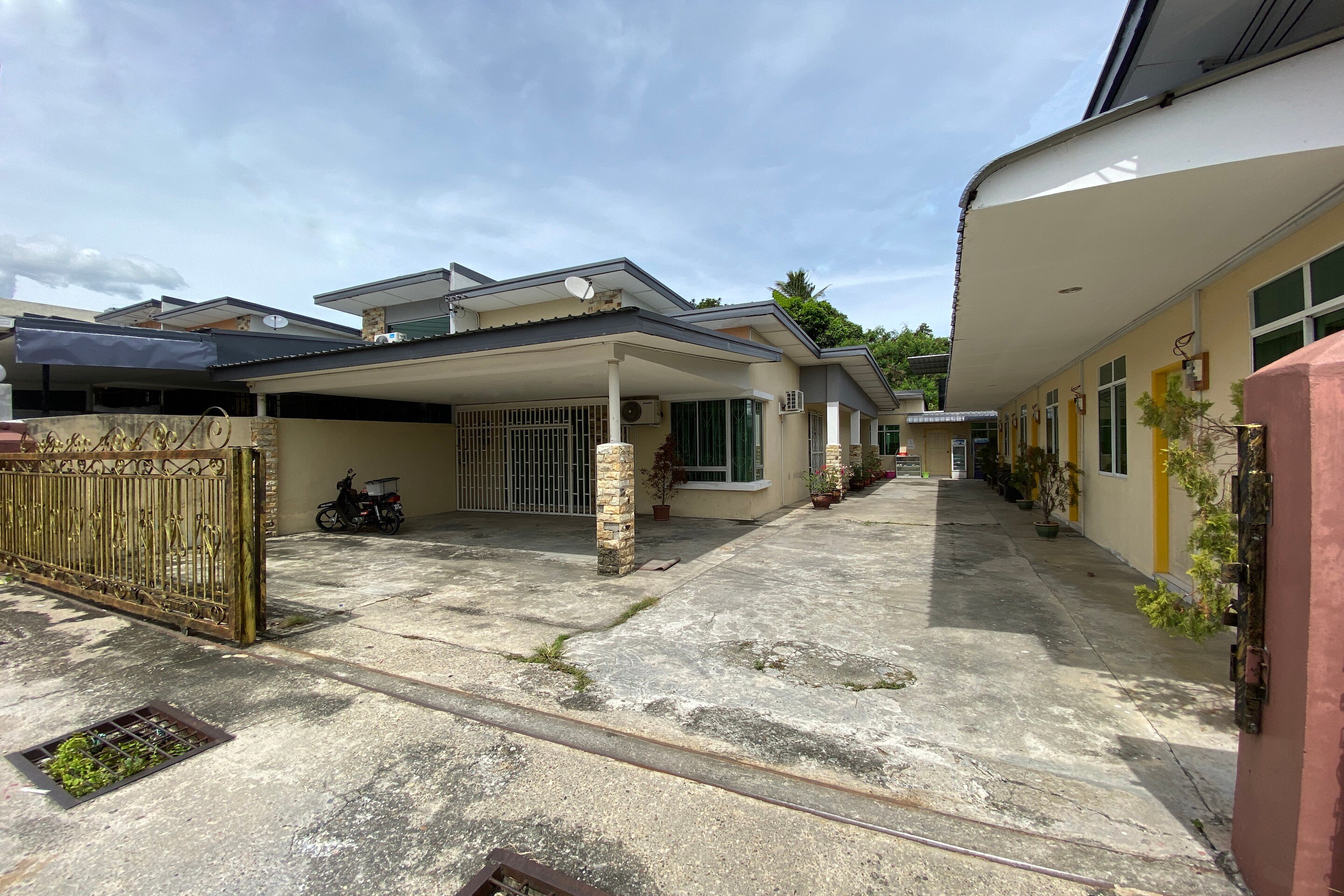 OYO 90289 Taman Kota Homestay - Tap to explore photos