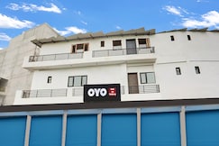 Super Hotel O A K Residency, Delhi