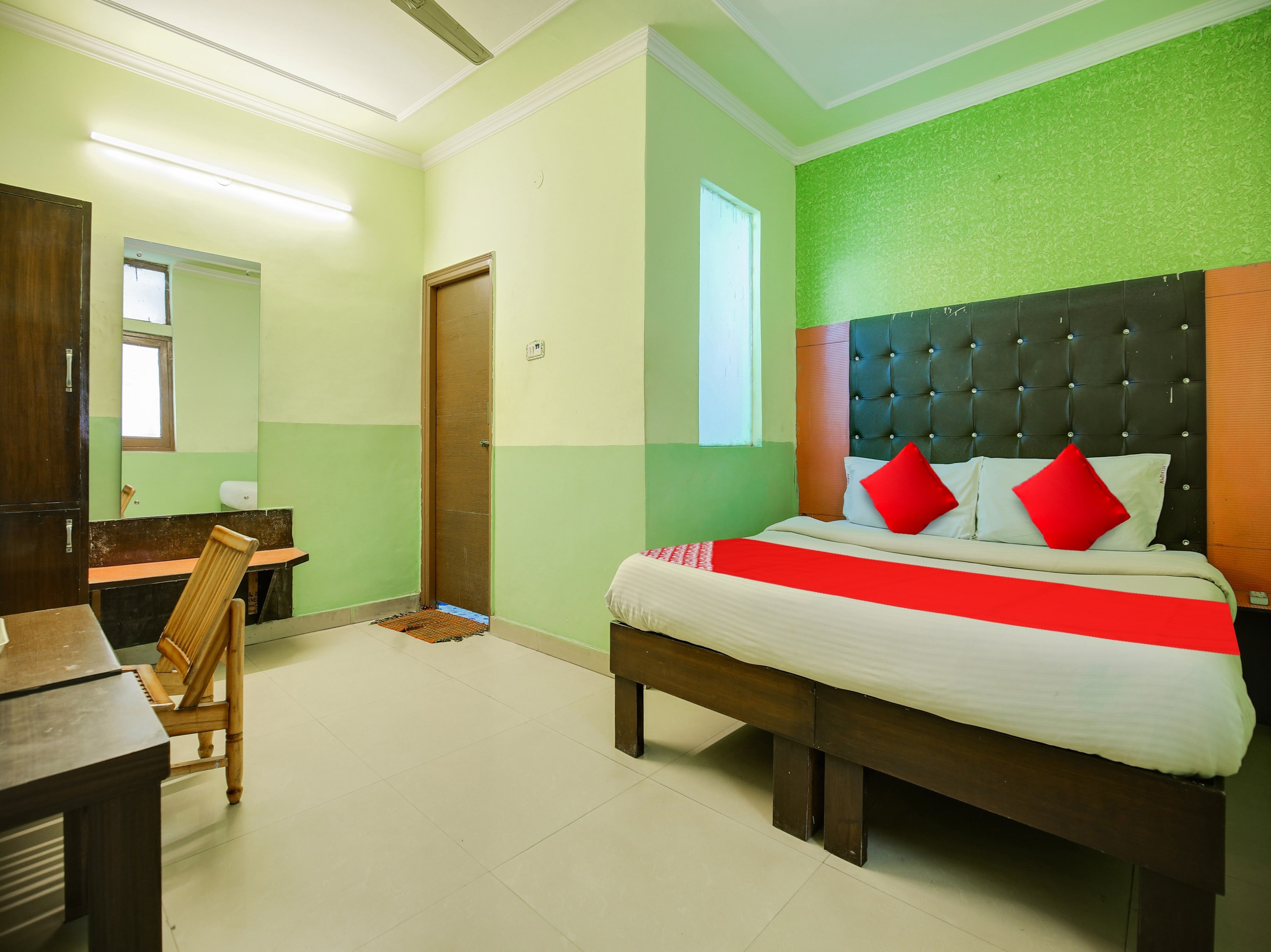 Hotel O Shivam Palace - Tap to explore photos