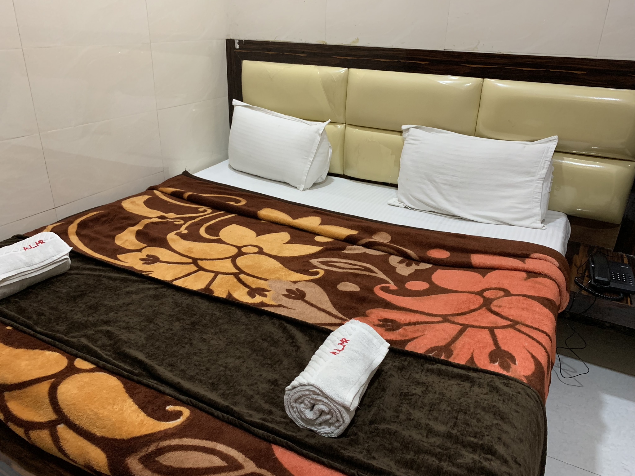 HOTEL AL-MOIN RESIDENCY(45 MTRS FROM DARGAH) - Tap to explore photos
