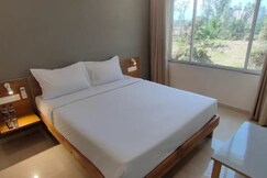 The Moon Hotel Panvel, Pen