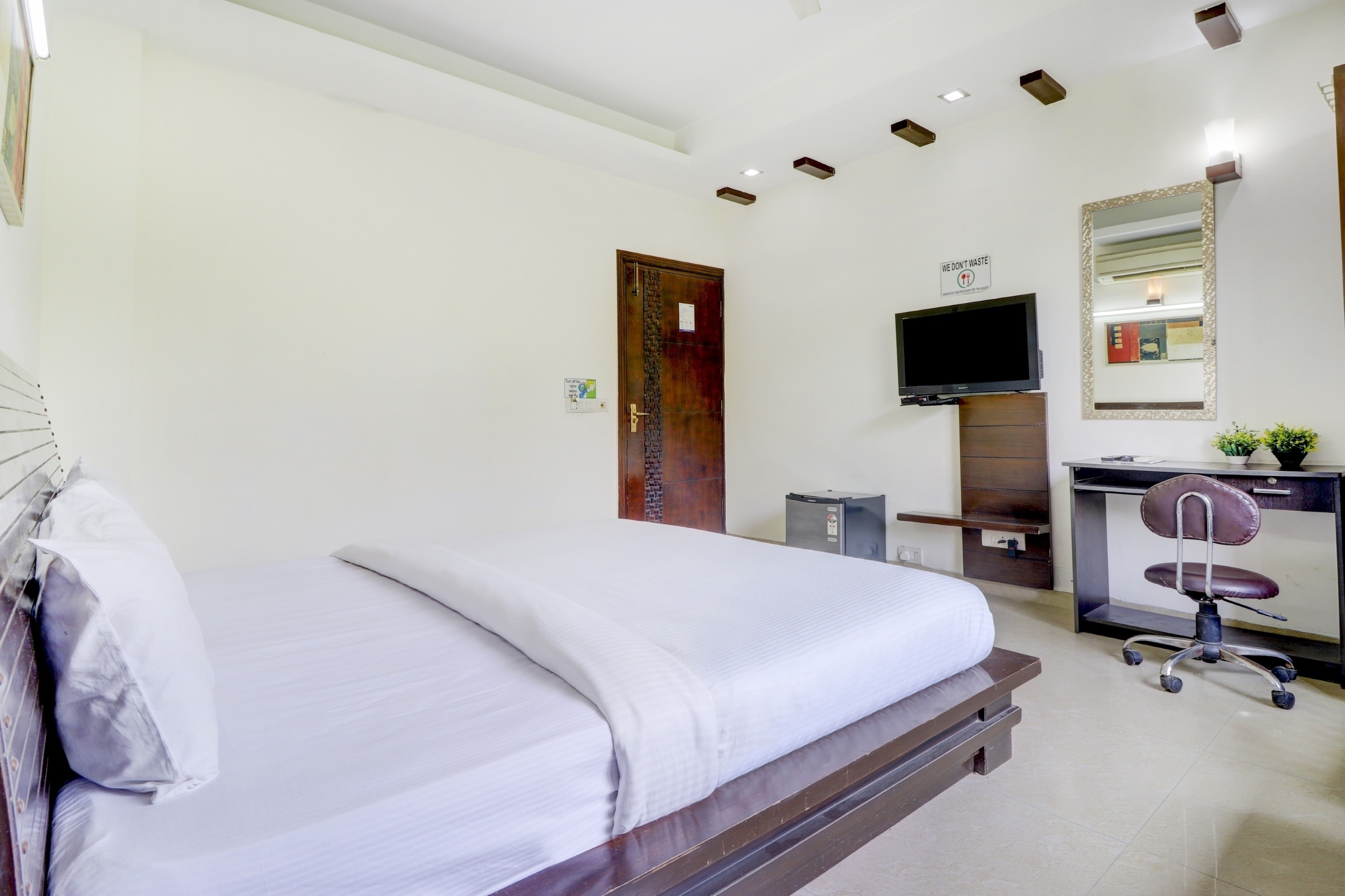 Collection O Marina Suites - Tap to explore photos