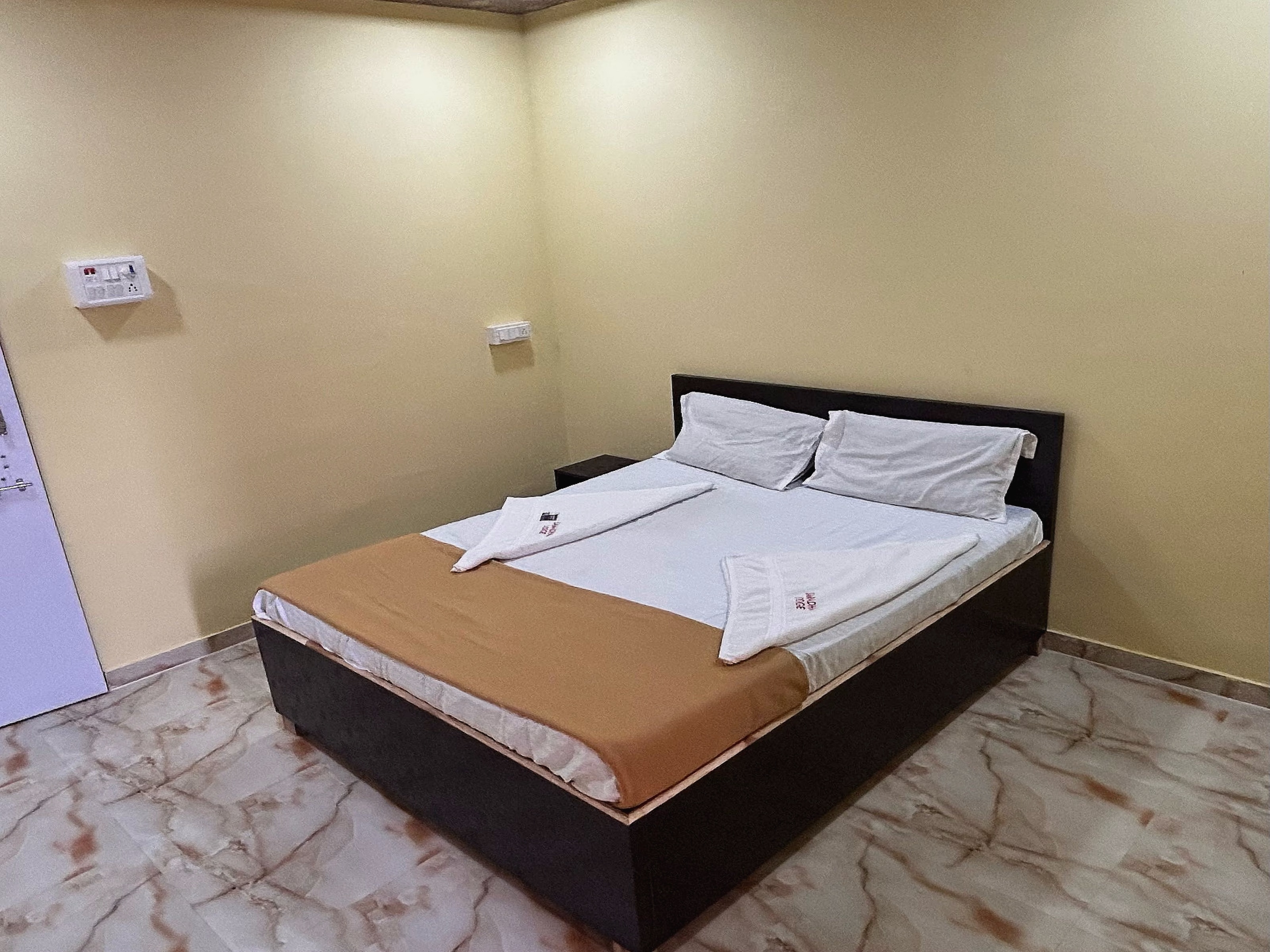 Hotel O Samadhan Lodging & Boarding - Tap to explore photos