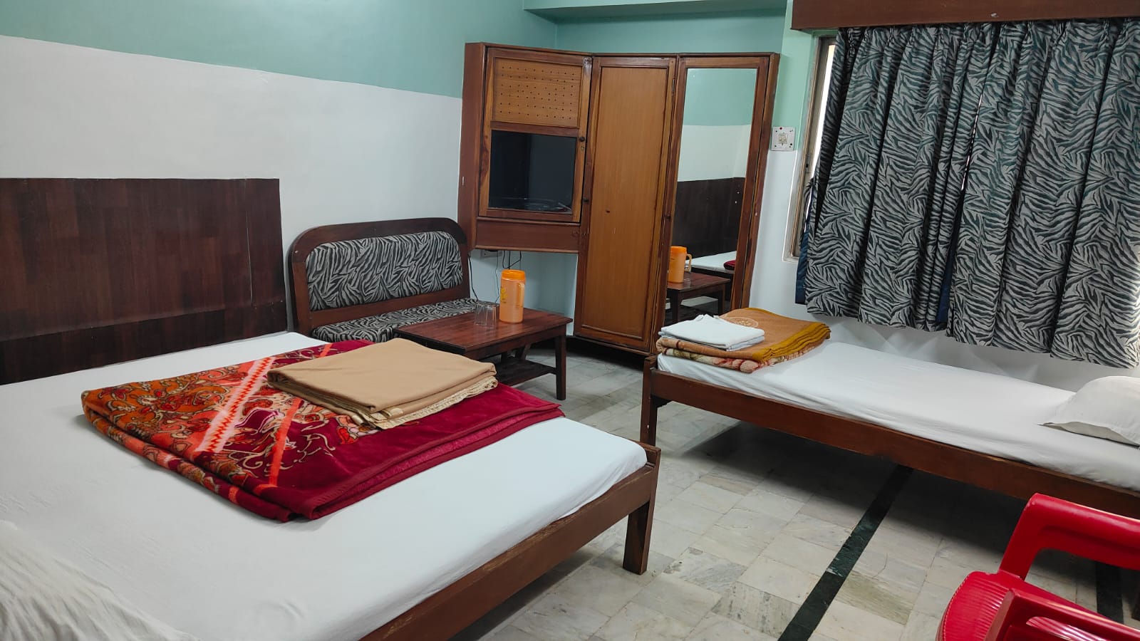 Hotel Yashoda International - Tap to explore photos