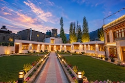 Kurja Garden | Rooms & Restaurent, Leh