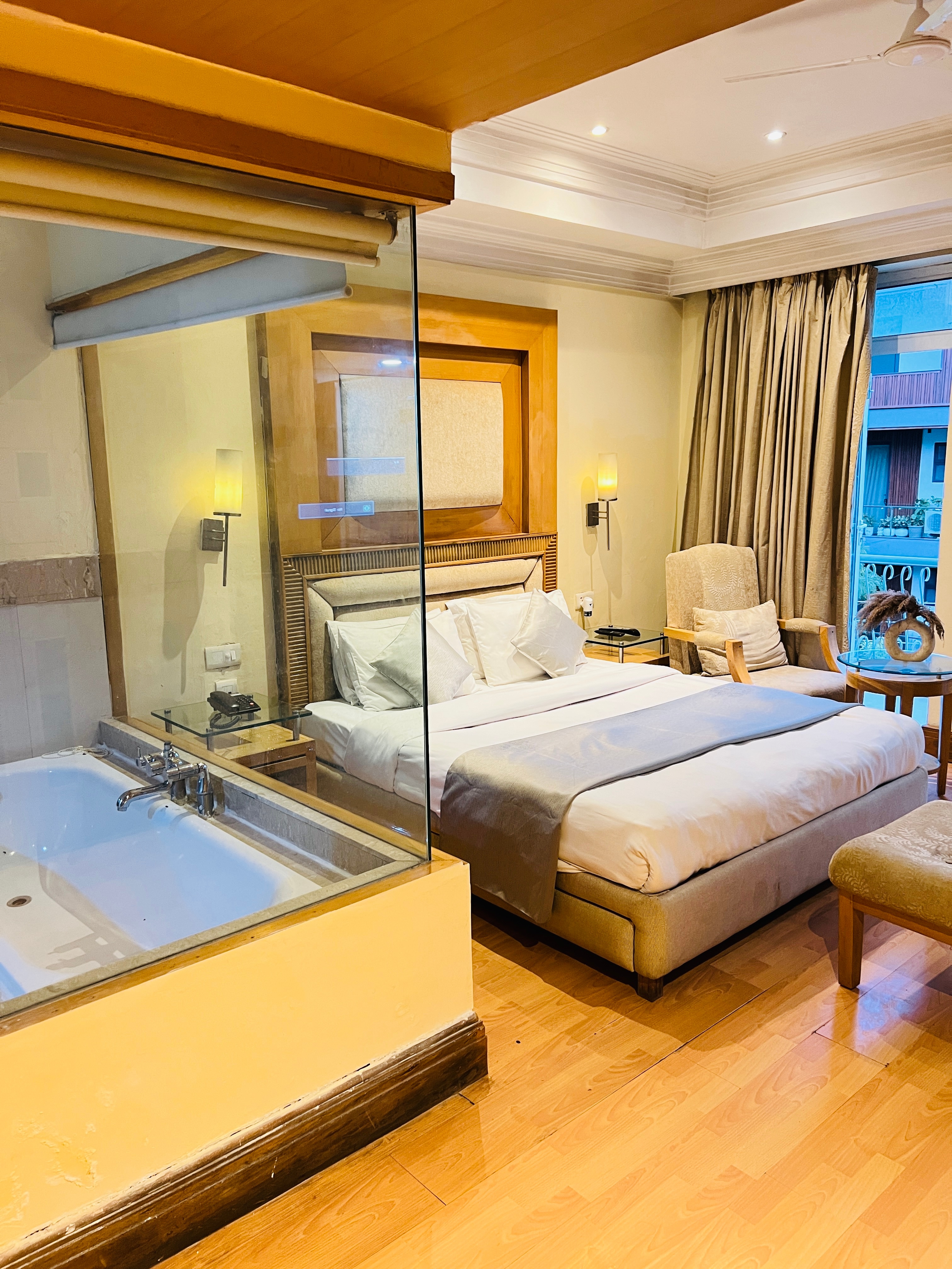 The Luxotic Suites - All Bathtub Rooms - Tap to explore photos