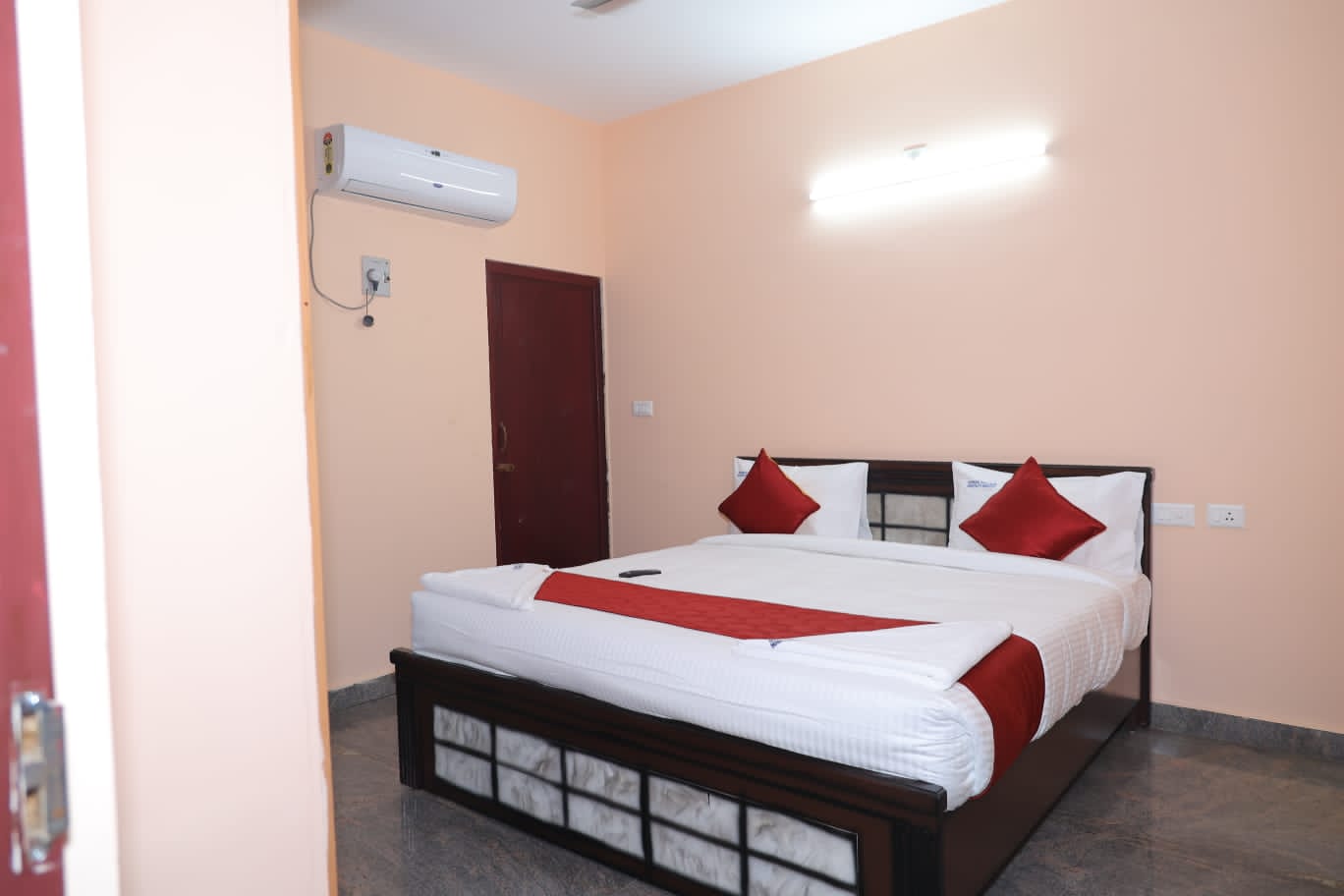 SBHS Homestay - Garudadri - Tap to explore photos