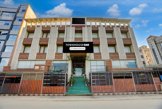 Super Townhouse Oak Amity University Patna Formerly The Golden Crown