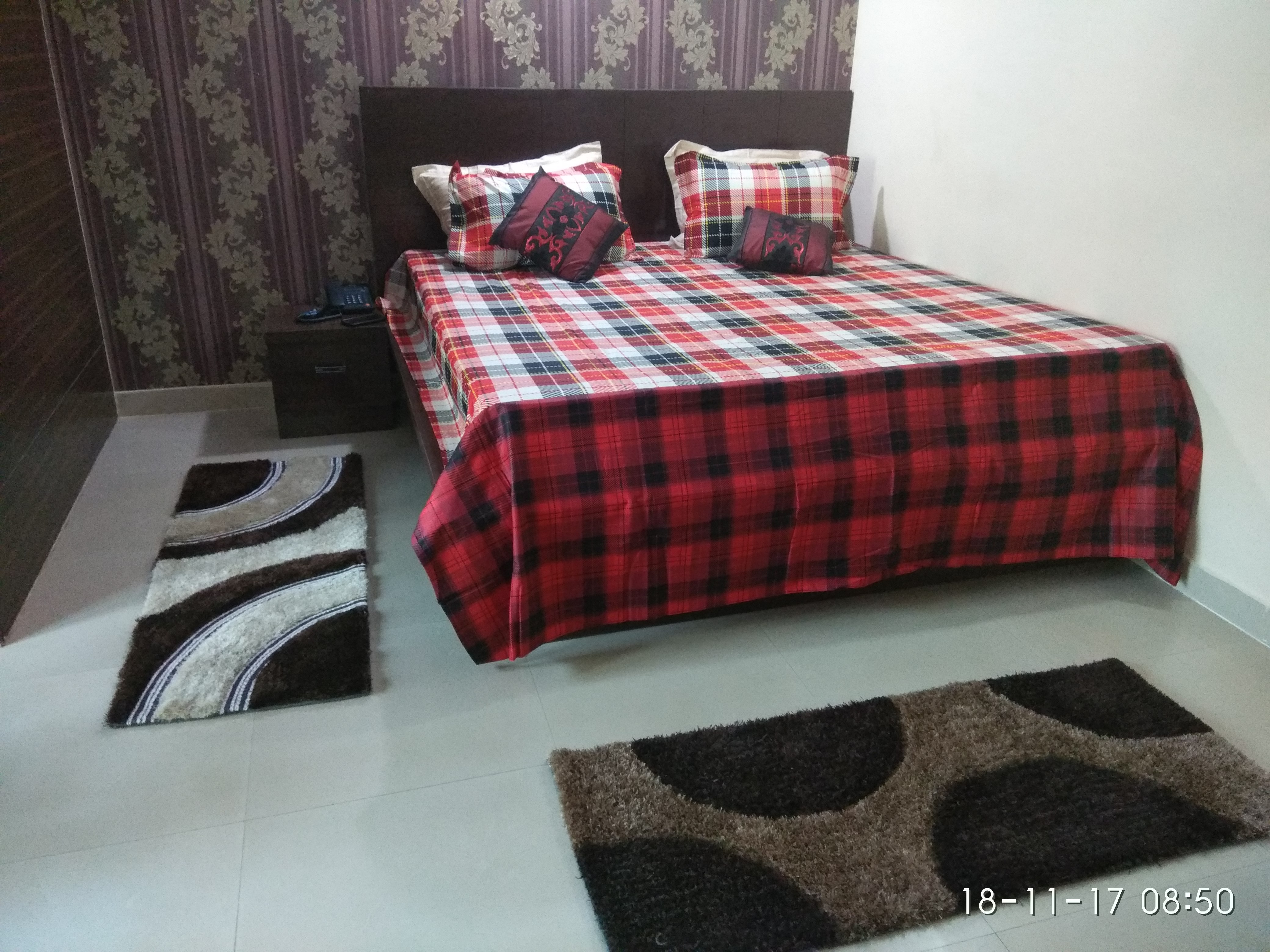 HumTum Holiday - Tap to explore photos