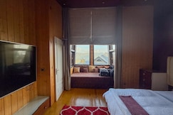 Modern 2 Bedroom Cabin, Mukteshwar