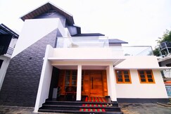 GreatMeadowsHomes Luxury Home, Munnar