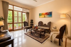 Taj Luxuria by Red Olive |10min to Taj Mahal | 3BHK, Agra