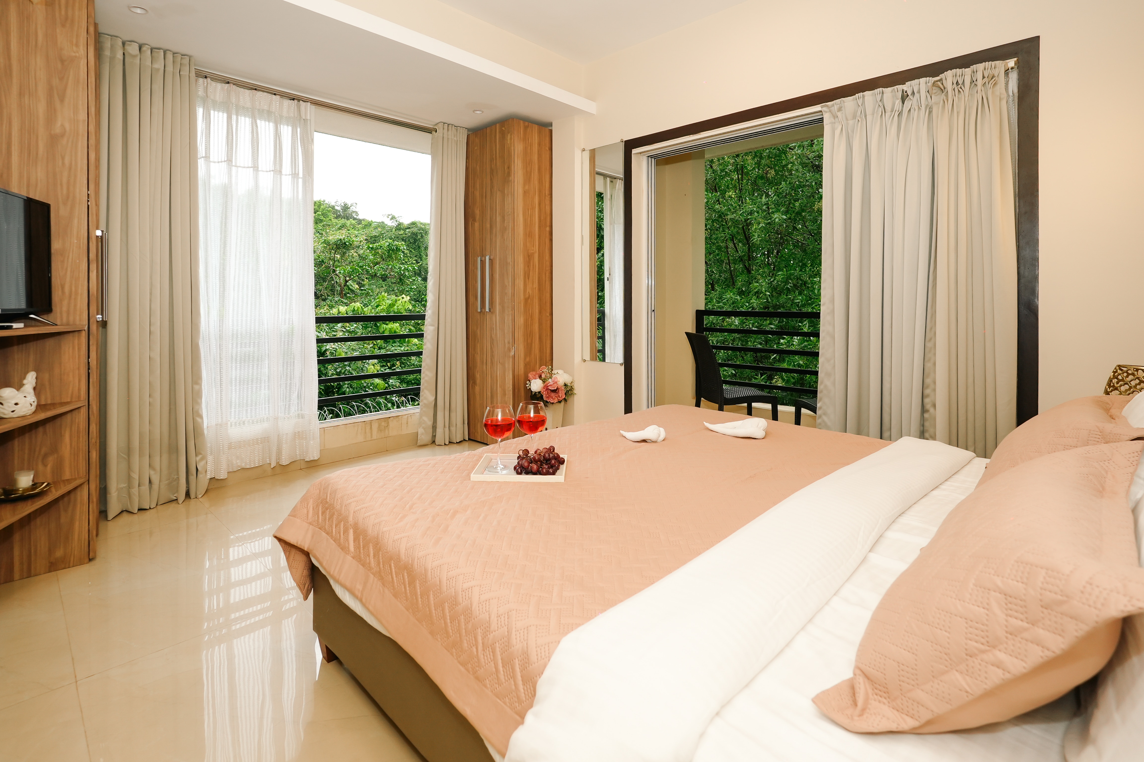 Basil Stays-La Bliss 6BHK Villa - Tap to explore photos