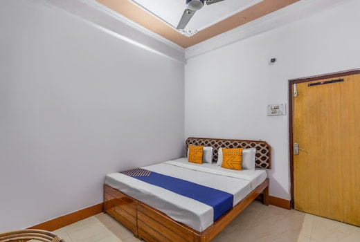 Hotel O Radhika