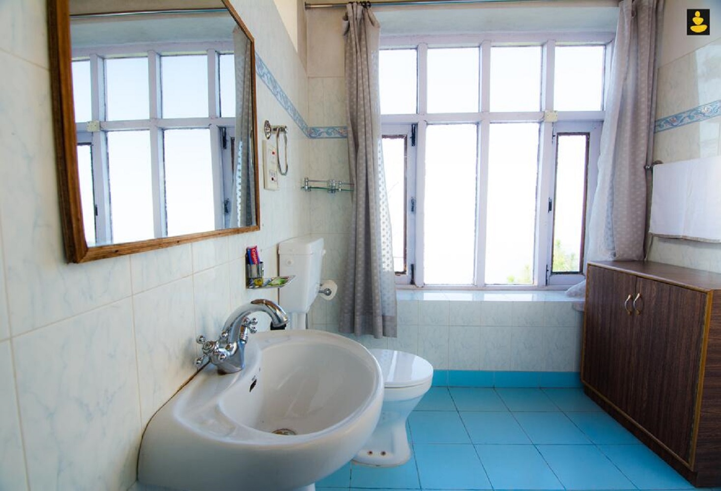 LivingStone 2BHK Cozy Homestay in Kasauli Hills - Tap to explore photos