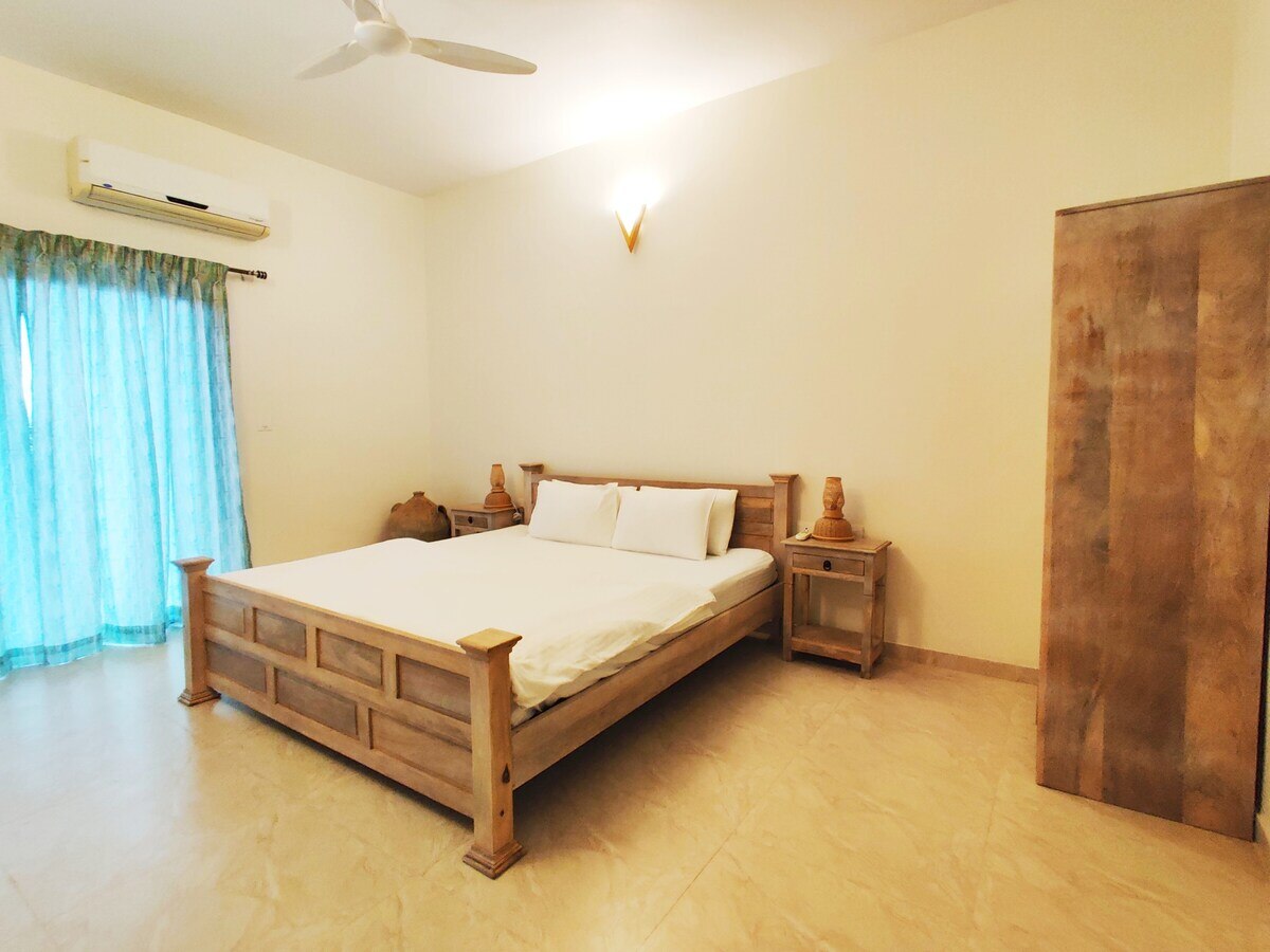Coastal Theme 2BHK Sea Facing Apartment in Panjim (D 102) - Tap to explore photos