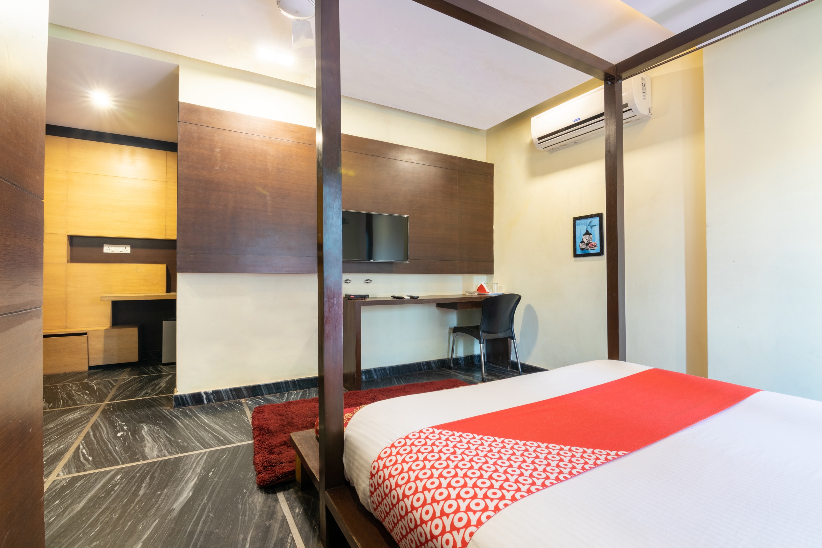 OYO Hotel King's 10, Near Snow City. - Tap to explore photos
