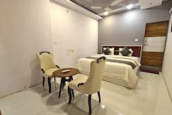 The Galaxy hotel & Guest House, Botad