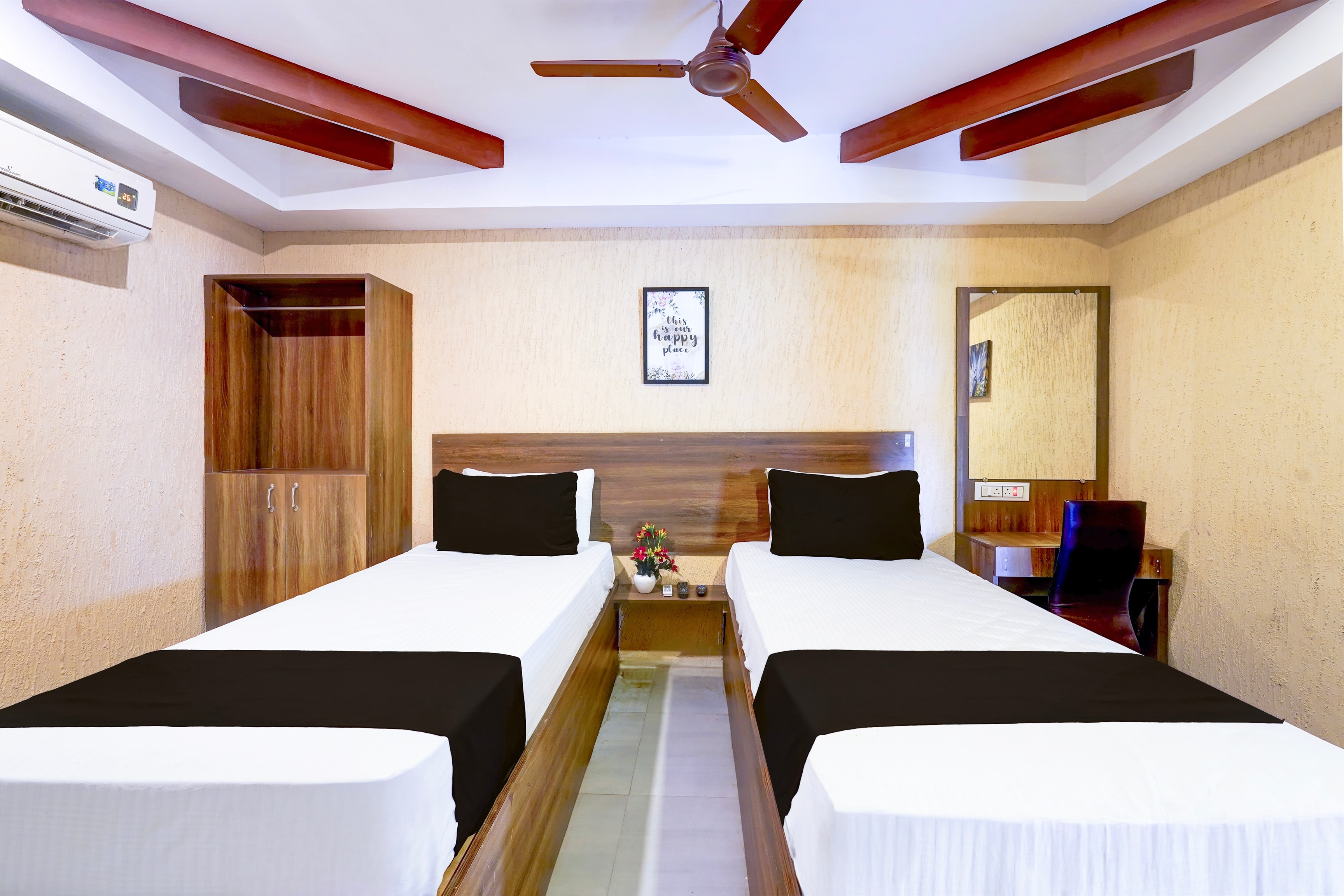 Super Hotel O Yazhini Inn - Tap to explore photos