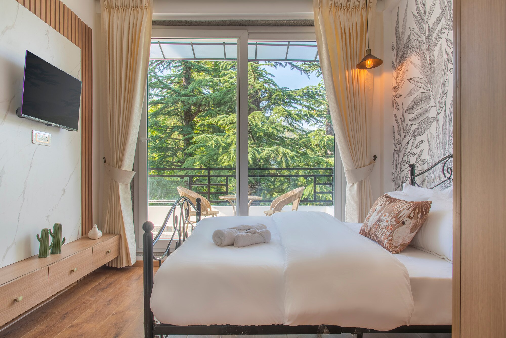 The Oasis I Luxury 2 Bedroom I Shimla - Tap to explore photos