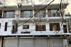 Giri River Side View Stay & cafe, Solan