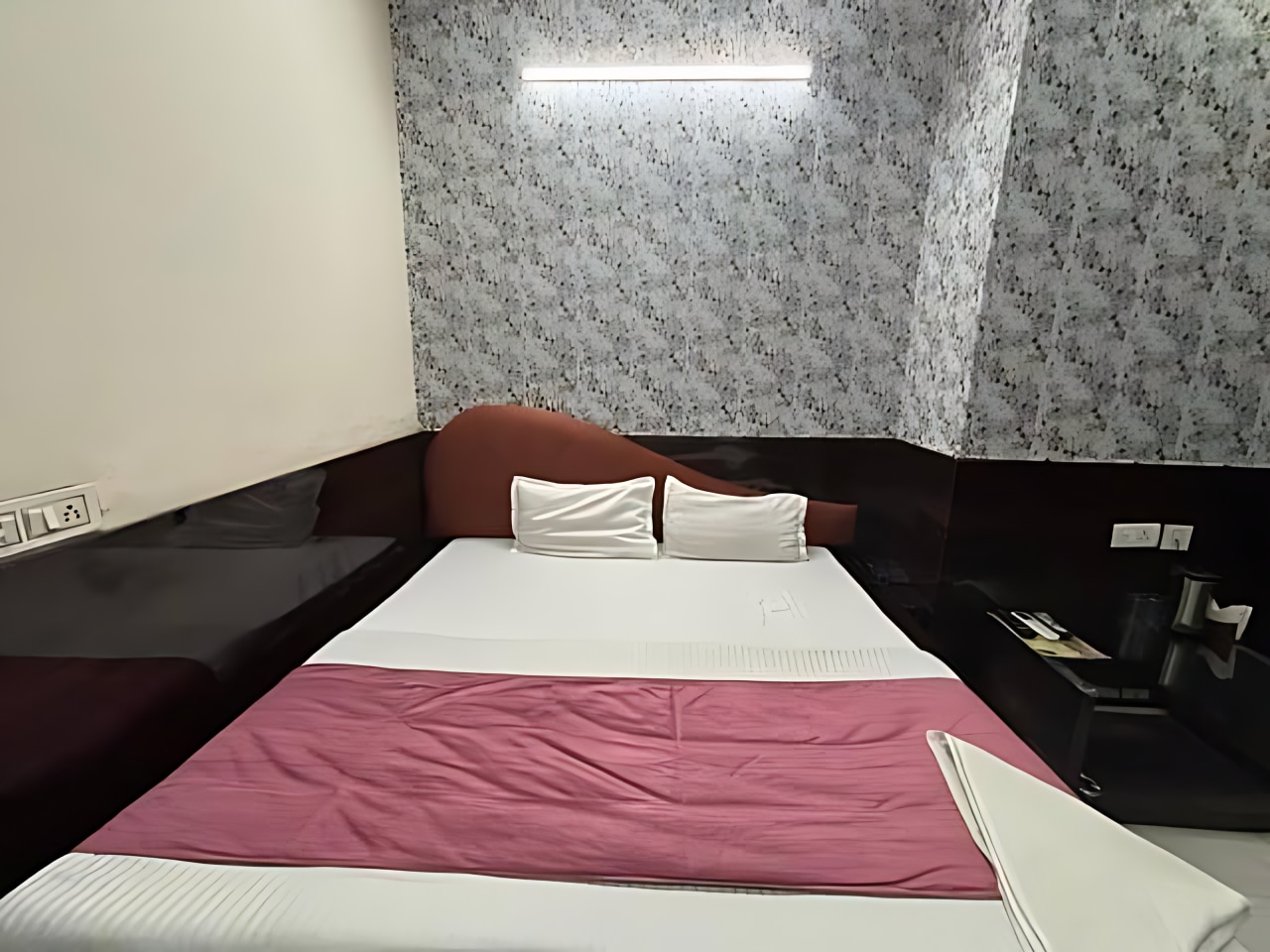Hotel Mahalaxmi Inn - Tap to explore photos