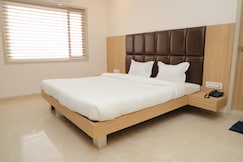 Dwarka Palace Lodging, Ahmednagar