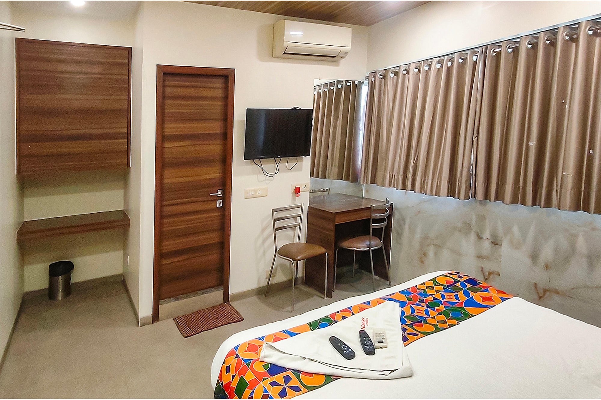 FabHotel Landmark Residency - Nr. MIDC Turbhe - Tap to explore photos