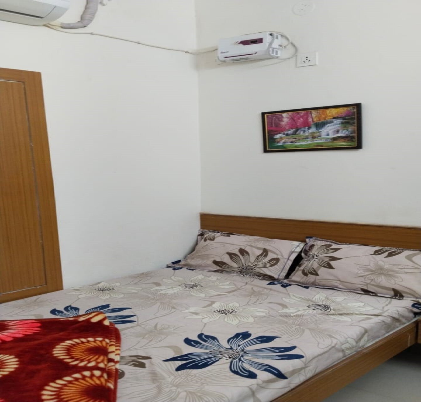 Shree  vishwakarma Guest House - Tap to explore photos
