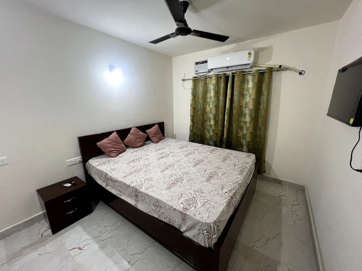 Entire 1BHK IEntire 1BHK In A Gated Complex 5085 Near Beachn Ananya Palm Beach 5085 - Tap to explore photos