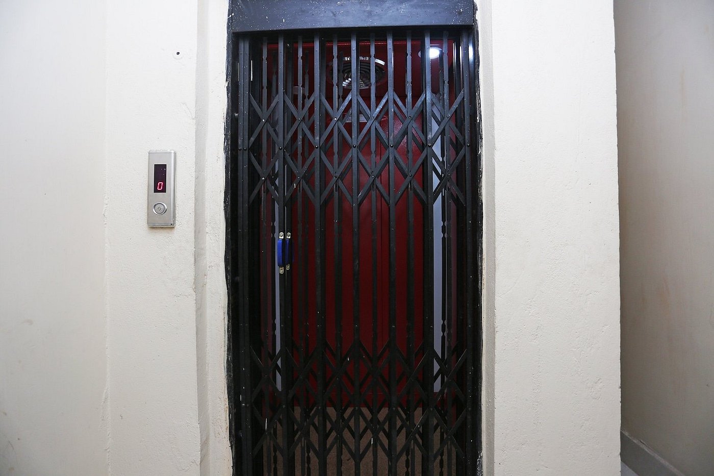 Aakash Bika Guest House, Kolkata - Tap to explore photos