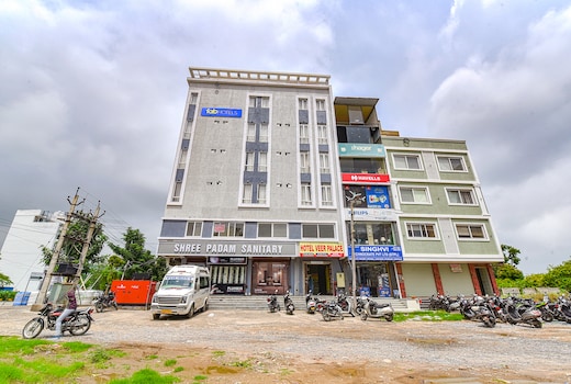 FabHotel Diamond I