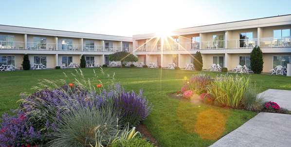 Best Western Plus Kelowna Hotel & Suites - Tap to explore photos