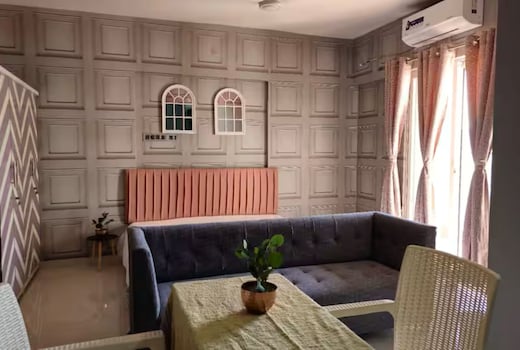 Luxurius Studio with well equipped Kitchen Pune