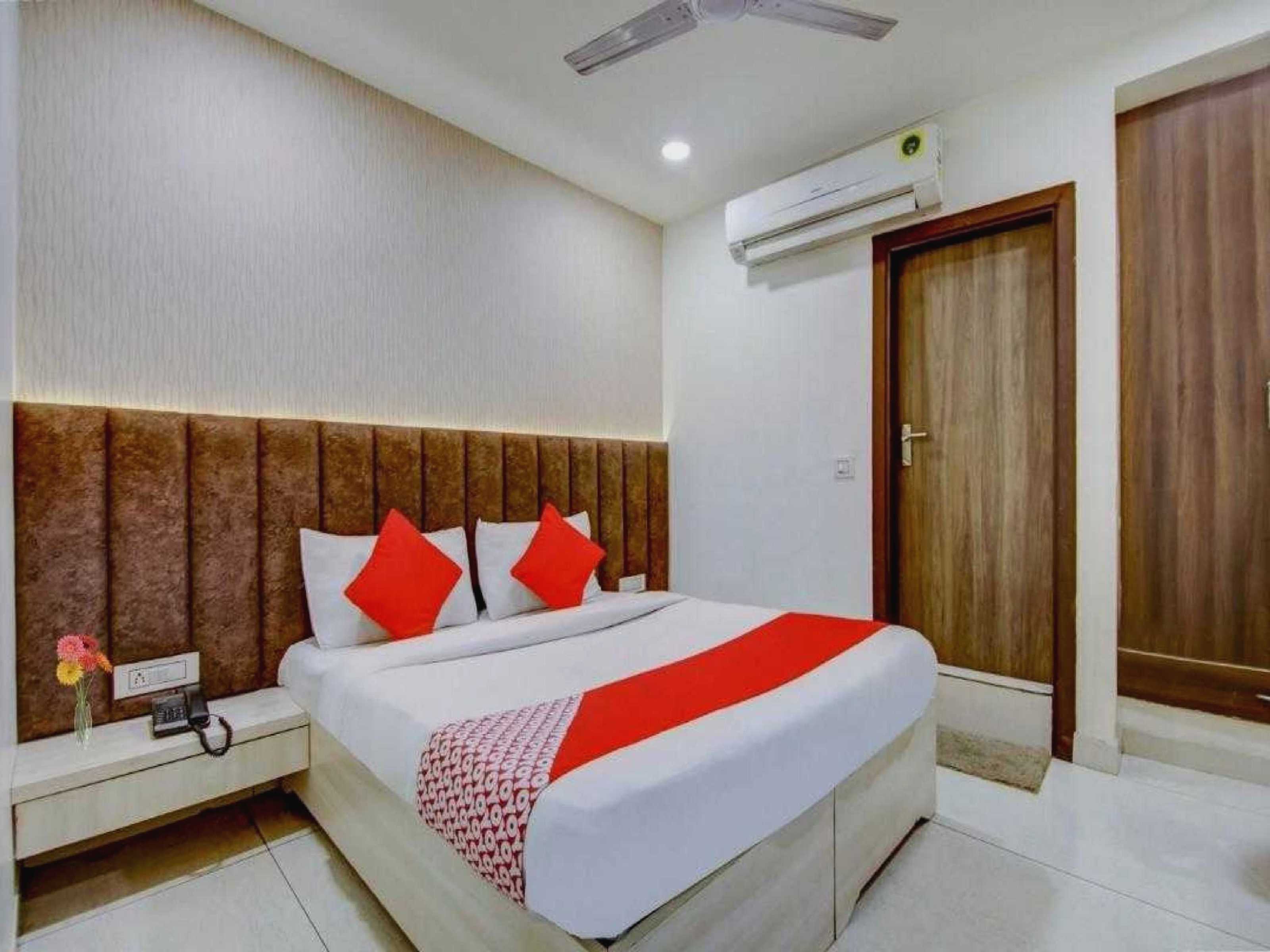 Hotel O Metro Inn Near Gurudwara Shri Bangla Sahib - Tap to explore photos